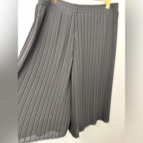 Yoana Baraschi Wide Leg Pleated Solid Black Pants Womens Medium Cropped Pant - Picture 1 of 8